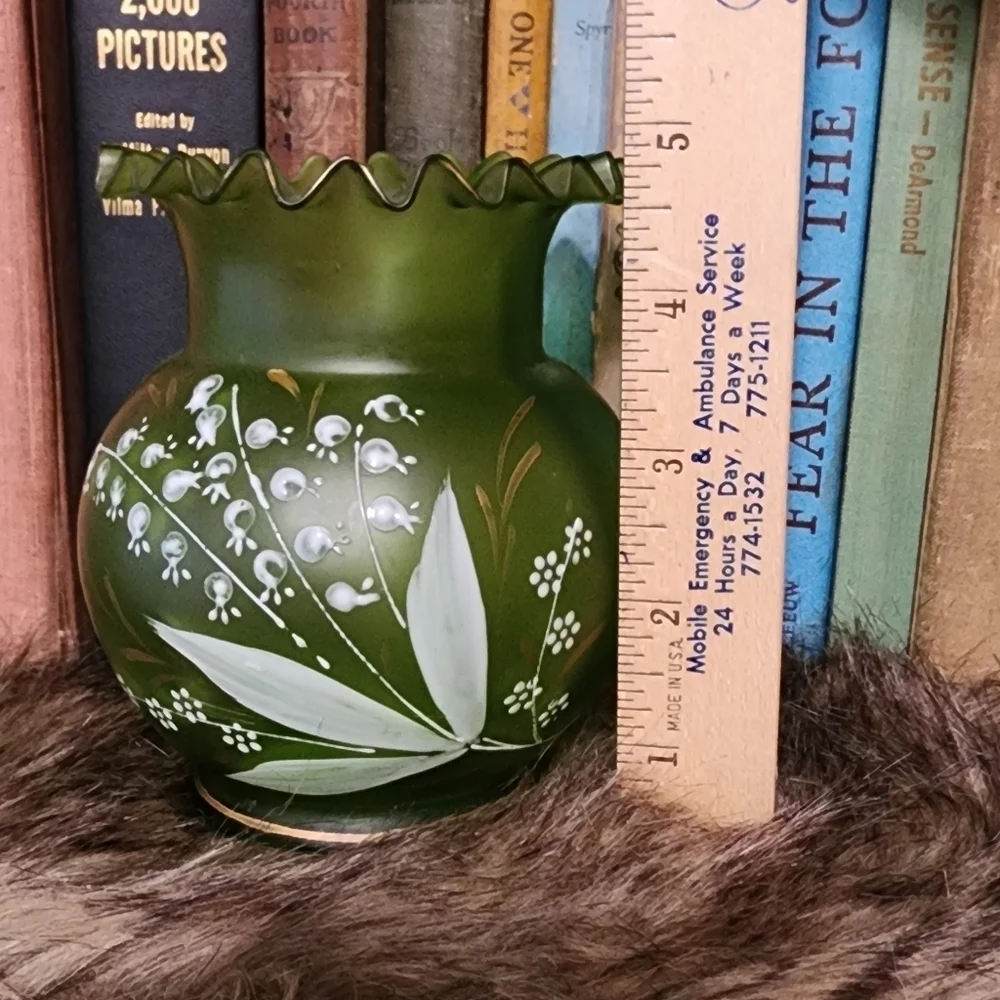 Victorian Bohemian Glass Vase Green Ruffled Edge Lily Of The Valley Handpainted - Picture 6 of 8